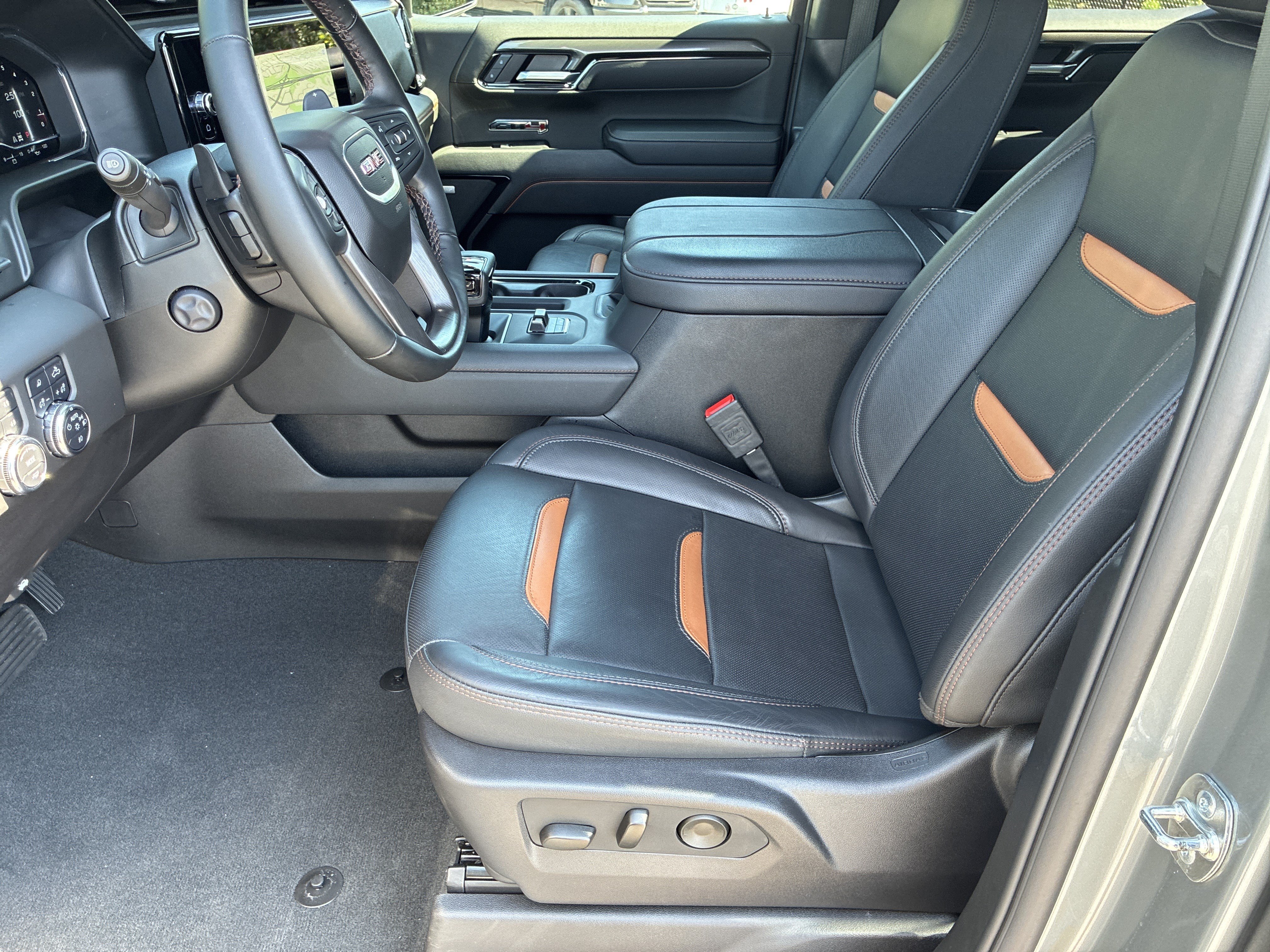Used 2025 GMC Sierra 1500 AT4 w/ AT4 Premium Package AWD/4WD image 11