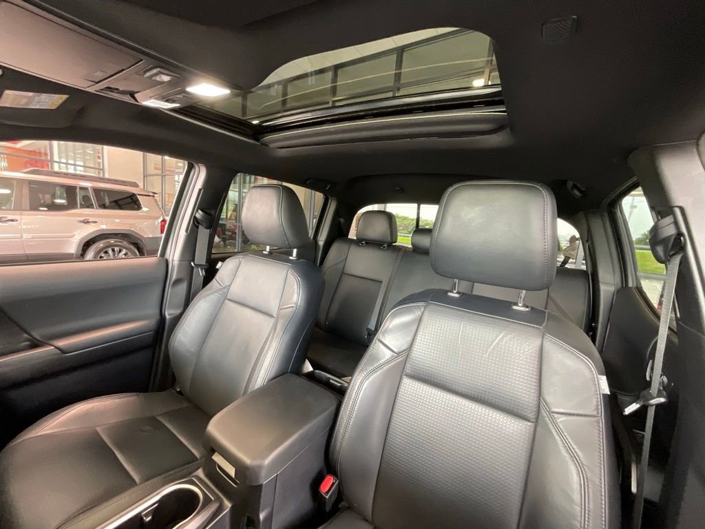 Used 2021 Toyota Tacoma TRD Sport w/ TRD Premium Sport Package AWD/4WD image 10