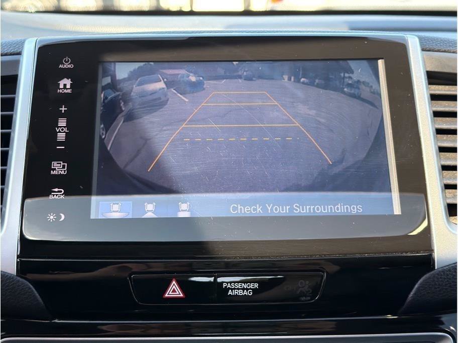Used 2017 Honda Pilot Touring image 24