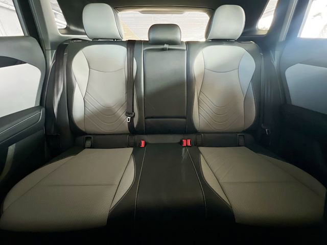 Used 2025 Volkswagen Tiguan SE R-Line image 26