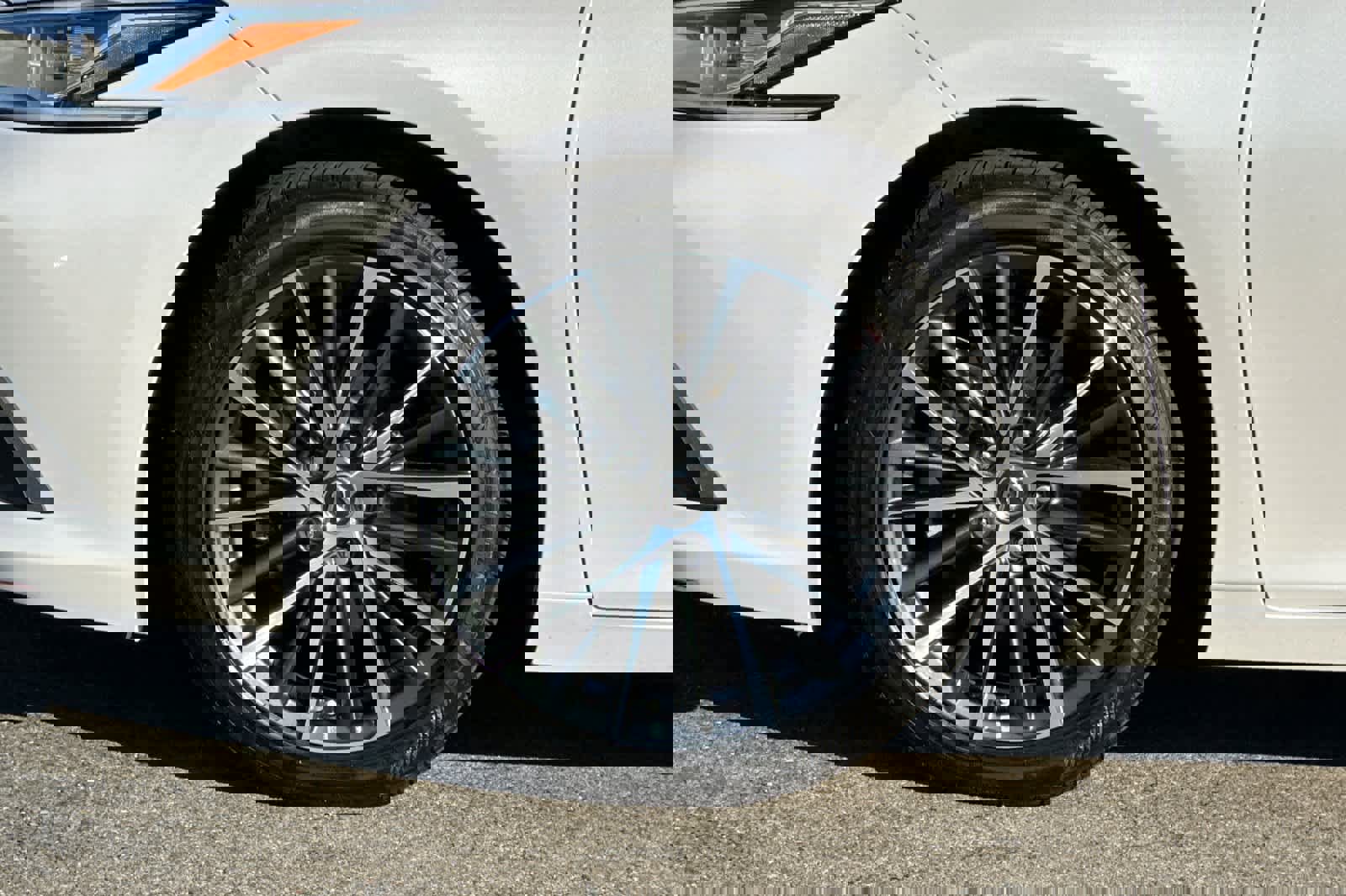 Used 2023 Lexus ES 300h w/ Premium Package image 30