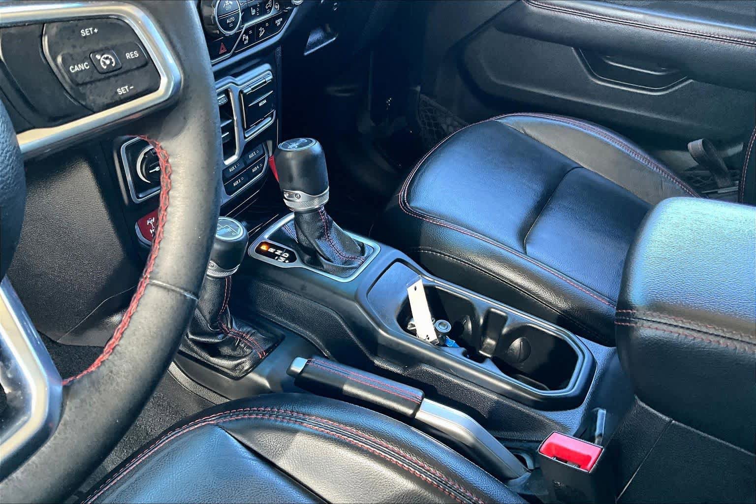 Used 2018 Jeep Wrangler Unlimited Rubicon AWD/4WD image 17