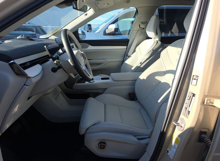 Used 2025 Volvo EX90 Ultra AWD/4WD image 4