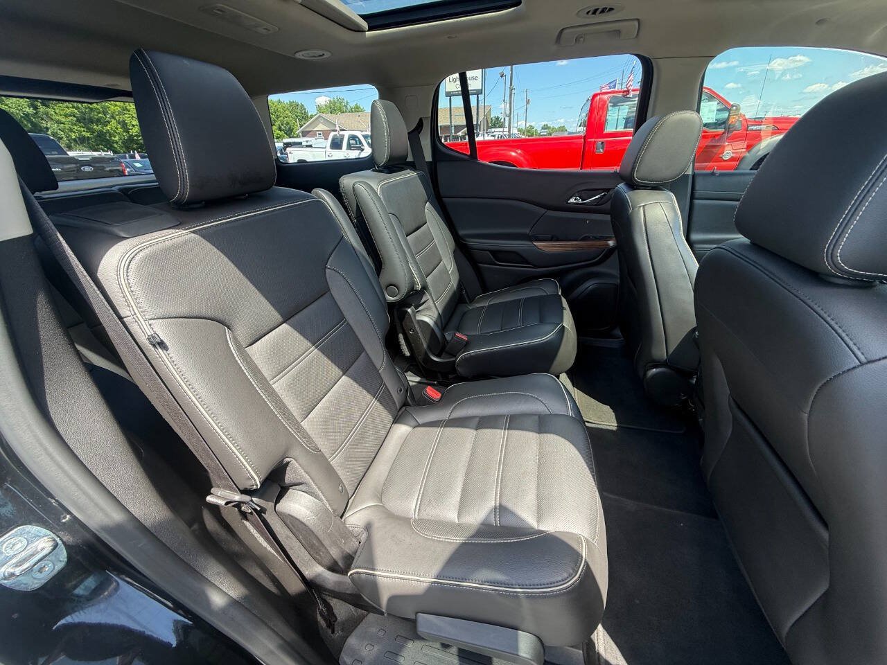 Used 2019 GMC Acadia Denali w/ Technology Package FWD image 9