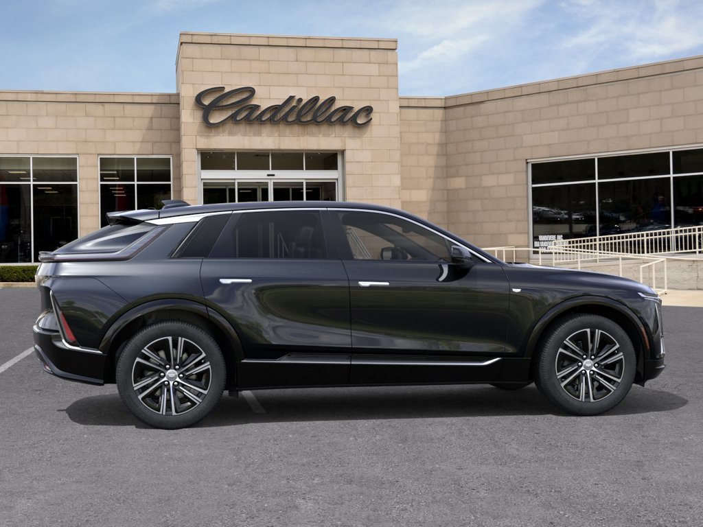 New 2027 Cadillac Lyriq Luxury w/ LPO, Floor Liner Package AWD/4WD image 7
