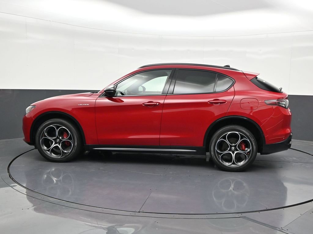 Used 2024 Alfa Romeo Stelvio Veloce AWD/4WD image 2