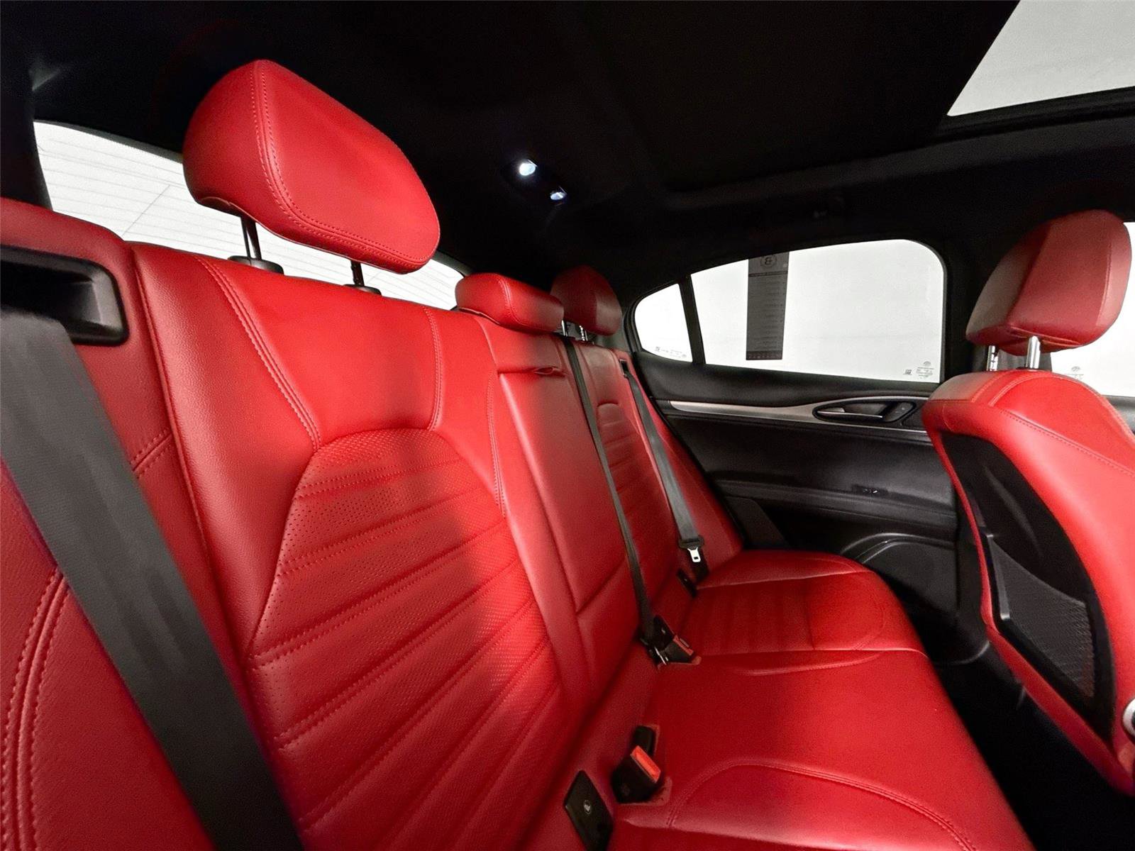 Used 2024 Alfa Romeo Stelvio Veloce image 43