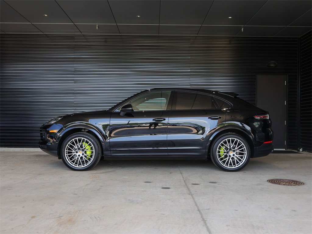 Certified 2023 Porsche Cayenne Platinum Edition image 2