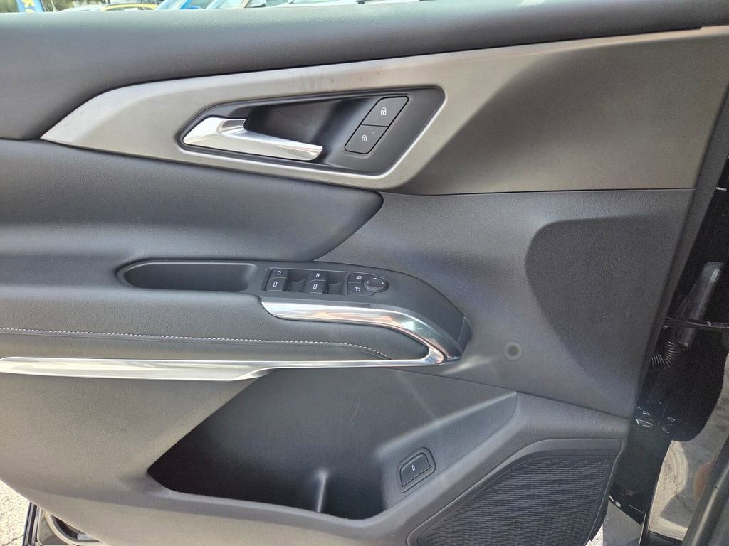 Certified 2025 Chevrolet Traverse LT FWD image 21