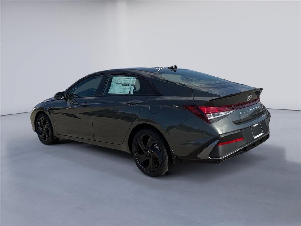 New 2026 Hyundai Elantra SEL Sport FWD image 3