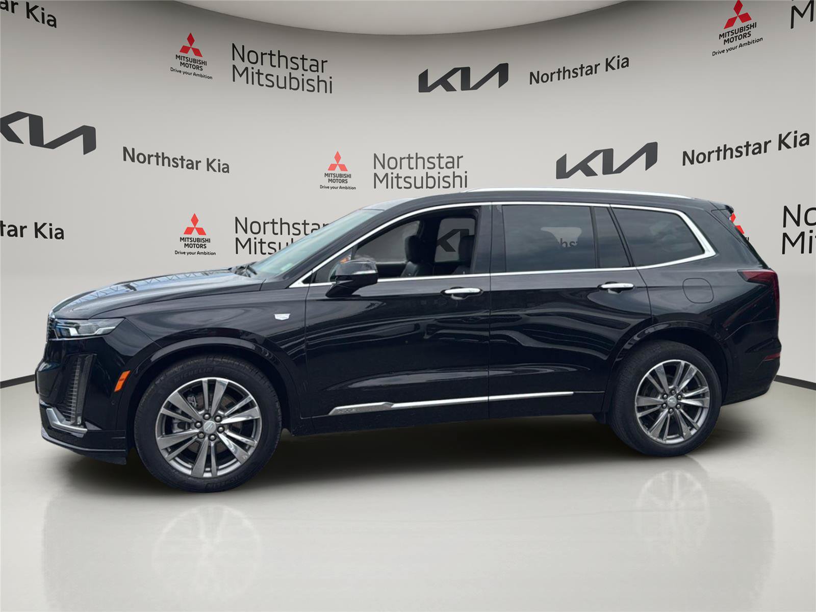 Used 2021 Cadillac XT6 Premium Luxury AWD/4WD image 2