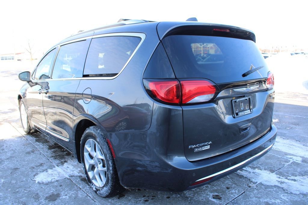 Used 2018 Chrysler Pacifica Touring-L Plus w/ Tire & Wheel Group image 5