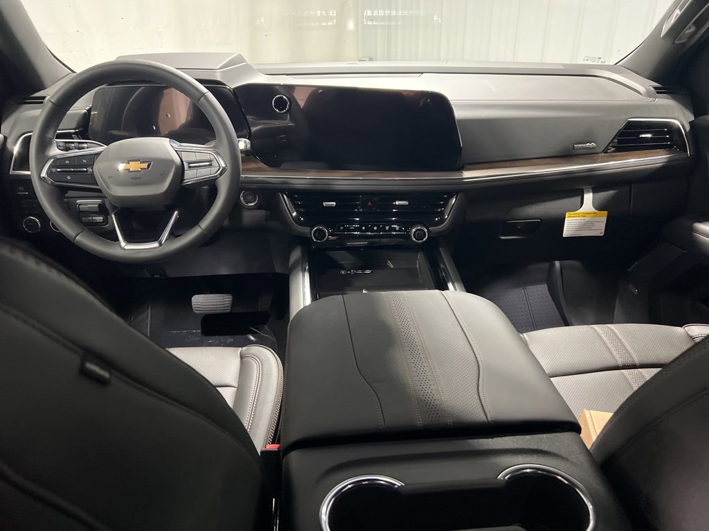 New 2026 Chevrolet Suburban High Country image 3