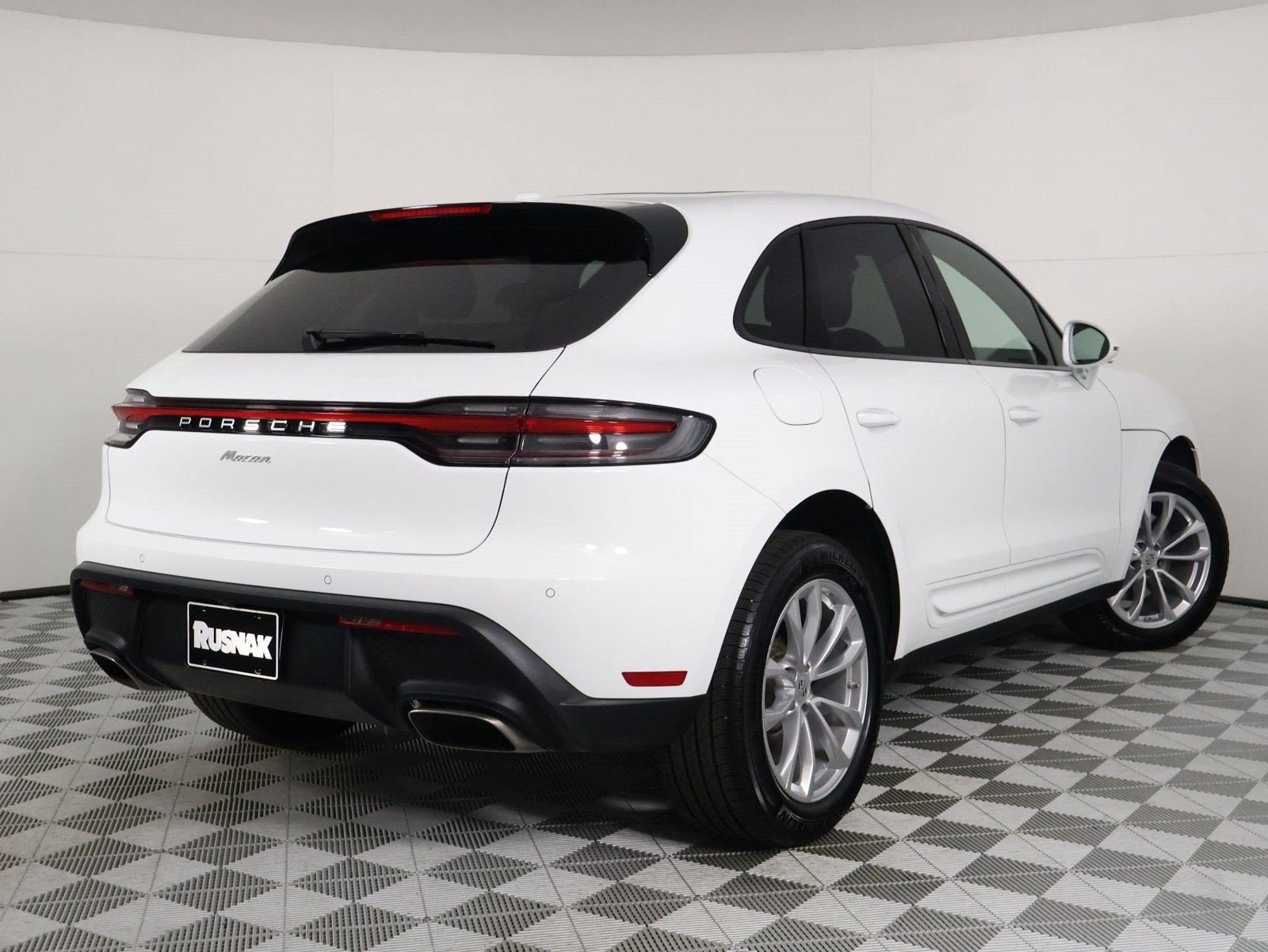 Certified 2026 Porsche Macan AWD/4WD image 7