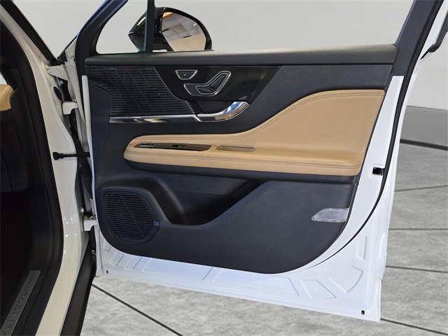 Used 2022 Lincoln Corsair Reserve w/ Equipment Group 201A image 18