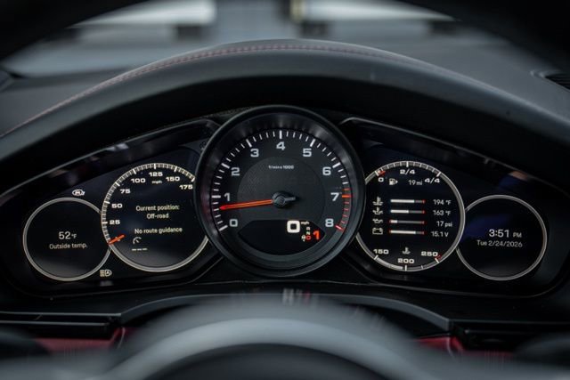 Used 2022 Porsche Cayenne Platinum Edition image 30