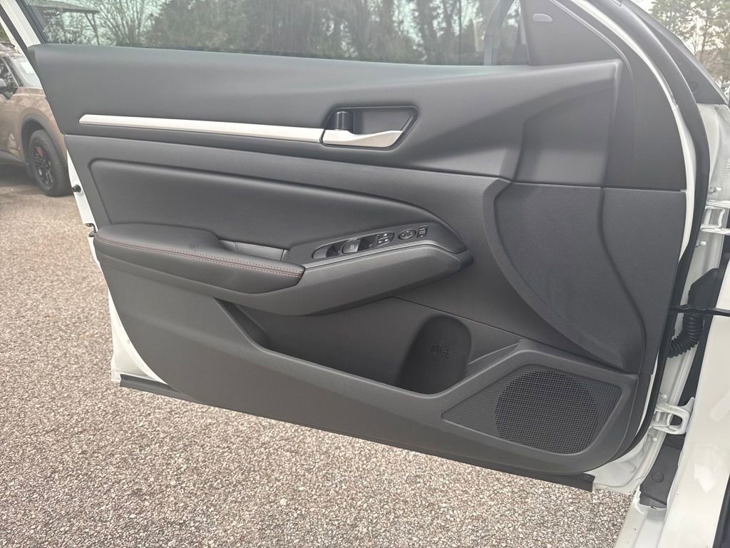 New 2026 Nissan Altima 2.5 SR image 10