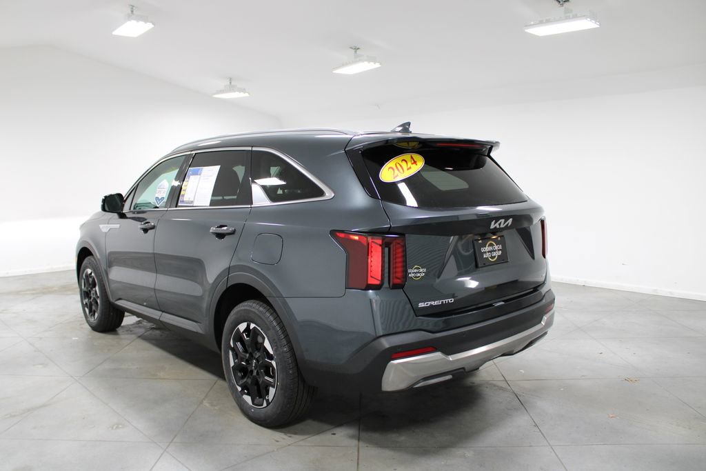 Used 2024 Kia Sorento S image 7
