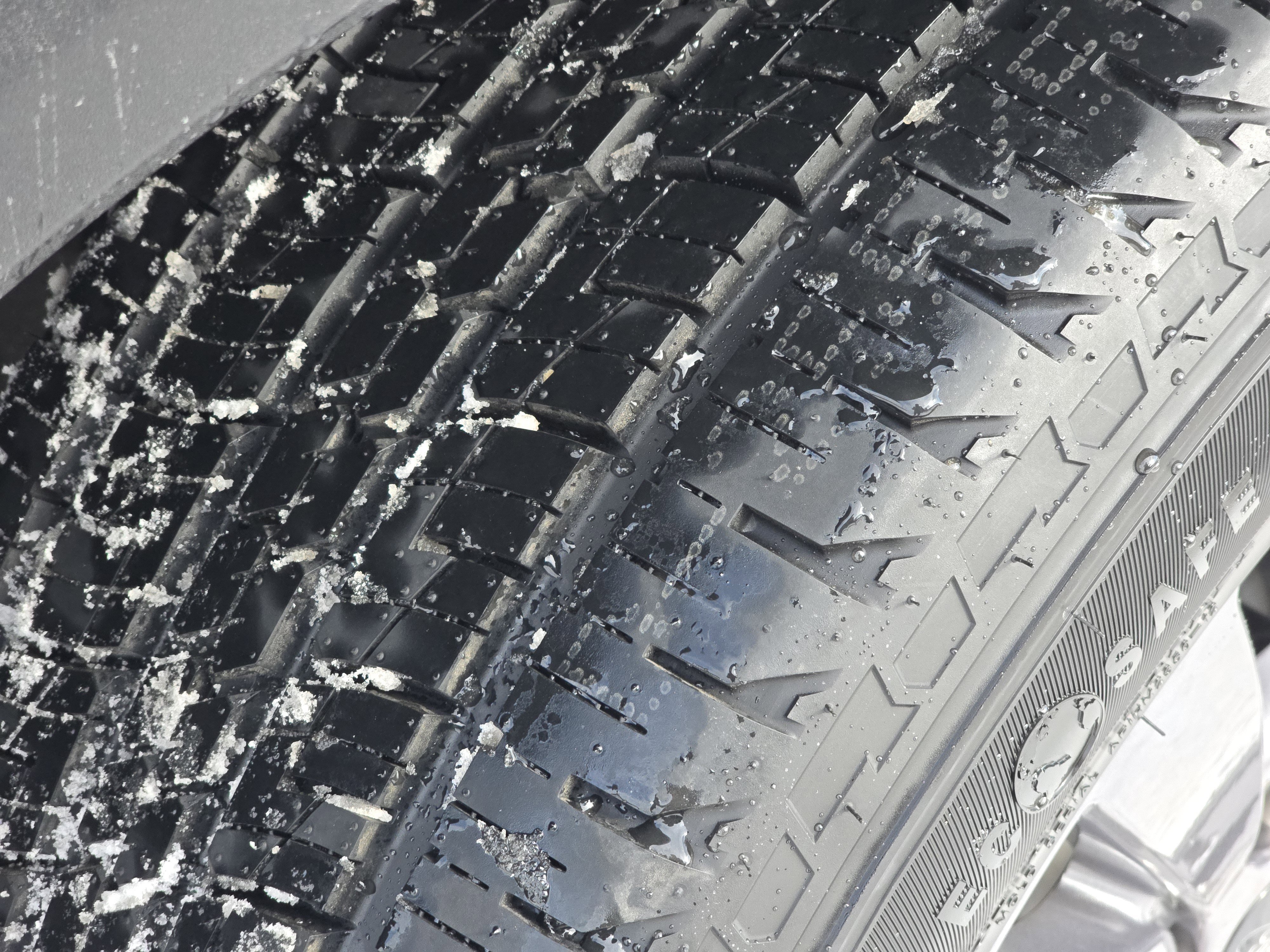 Used 2024 Ford Explorer XLT w/ Equipment Group 202A image 14