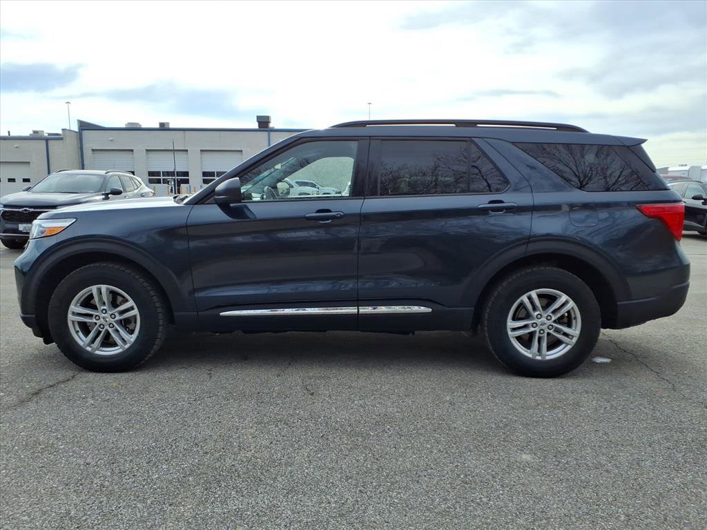 Used 2022 Ford Explorer XLT w/ Equipment Group 202A image 4