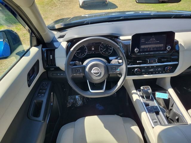 Used 2025 Nissan Pathfinder SV FWD image 26