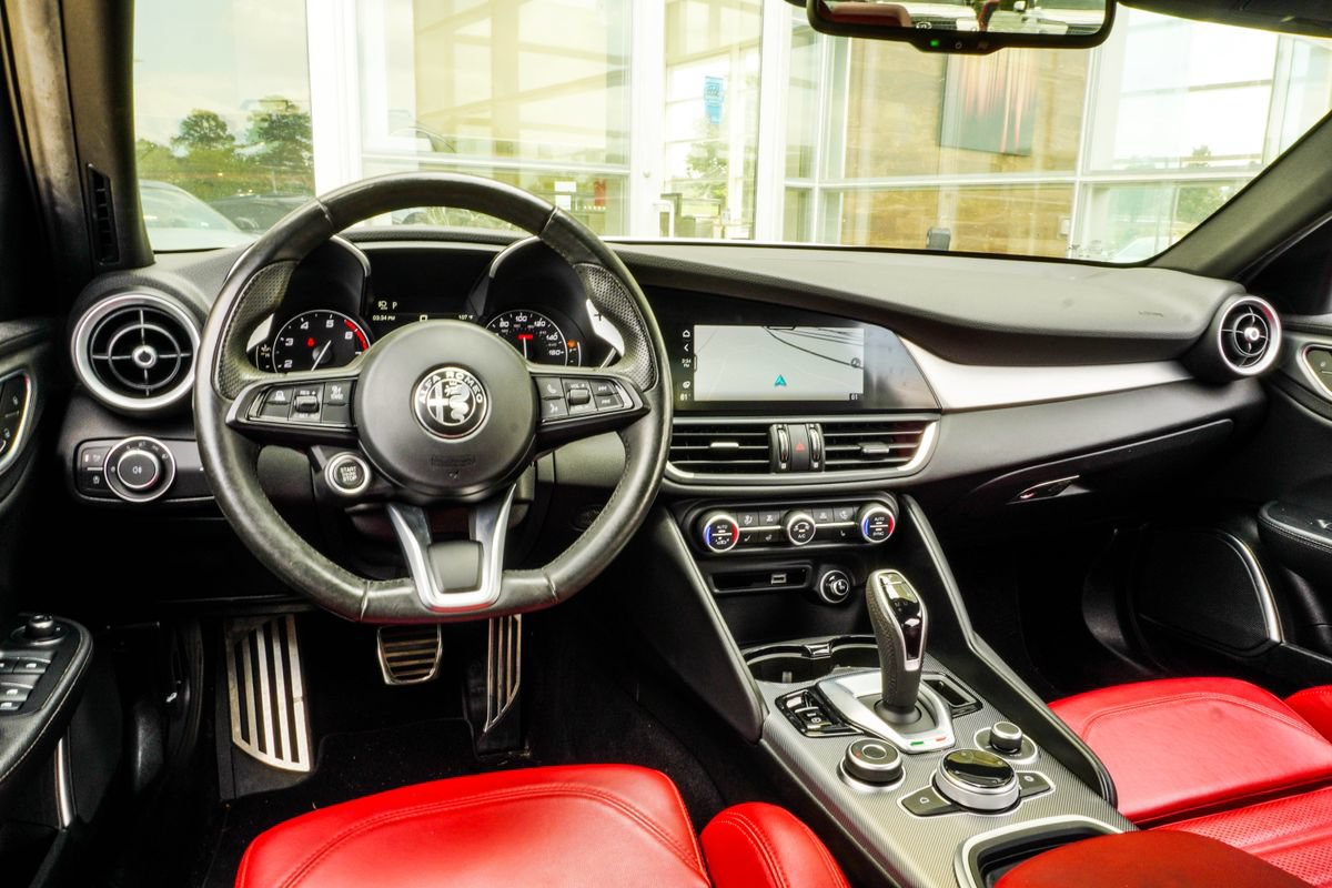 Used 2022 Alfa Romeo Giulia Veloce RWD image 17
