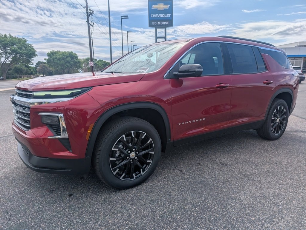 New 2025 Chevrolet Traverse LT w/ Sun and Wheel Package image 1
