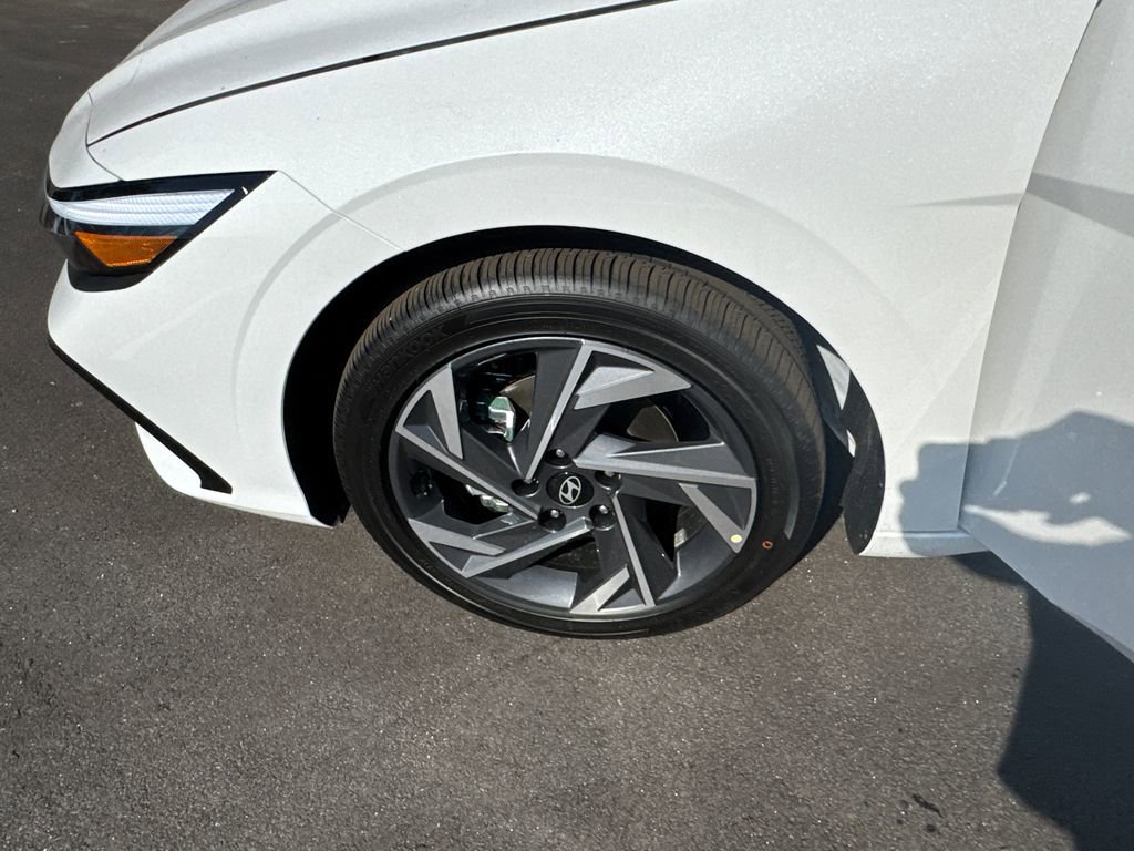 New 2026 Hyundai Elantra Limited image 22