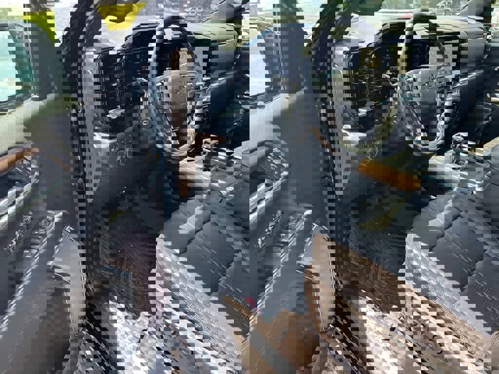 Used 2025 Chevrolet Silverado 1500 High Country w/ Midnight Edition image 10