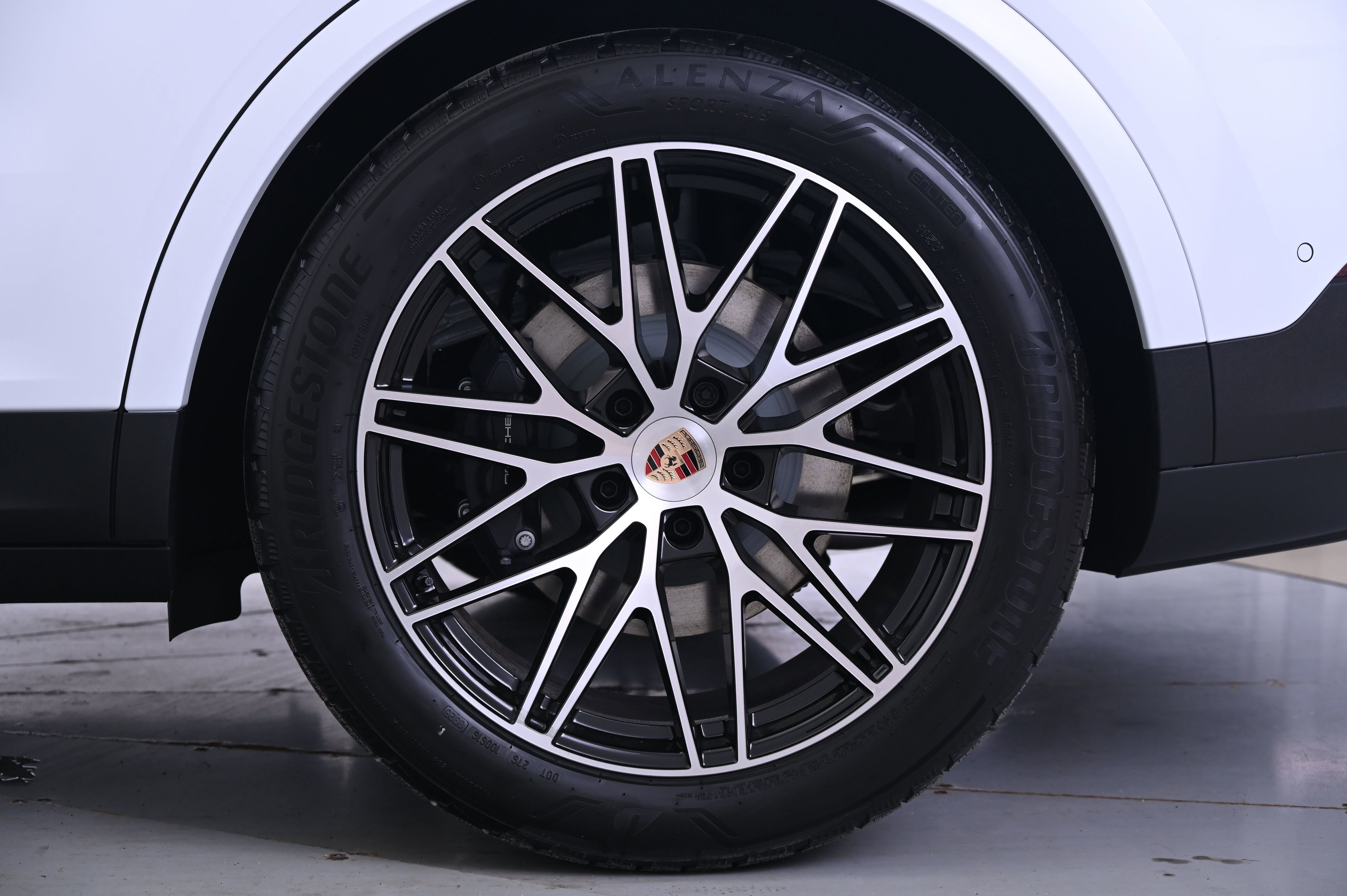 Certified 2025 Porsche Cayenne image 16