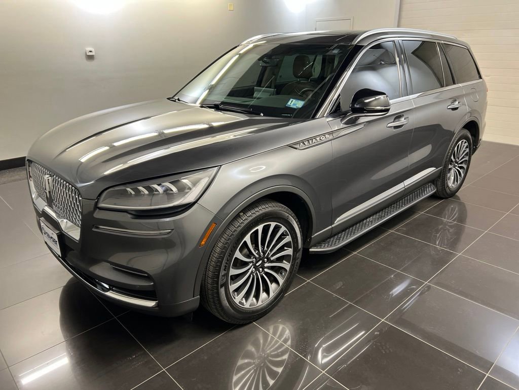 Used 2023 Lincoln Aviator AWD w/ Premium Package image 3