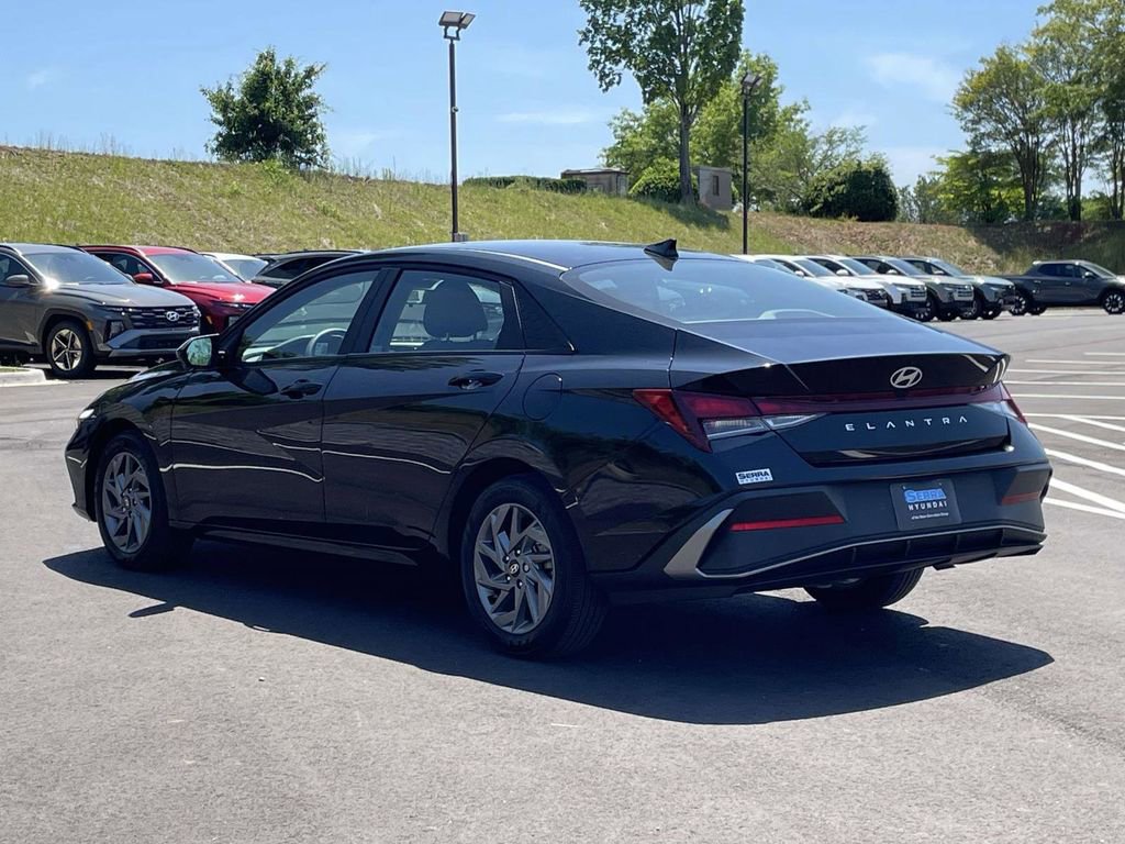 Certified 2024 Hyundai Elantra SEL FWD image 5