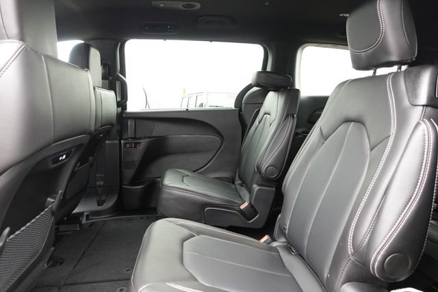 New 2026 Chrysler Pacifica Select image 22