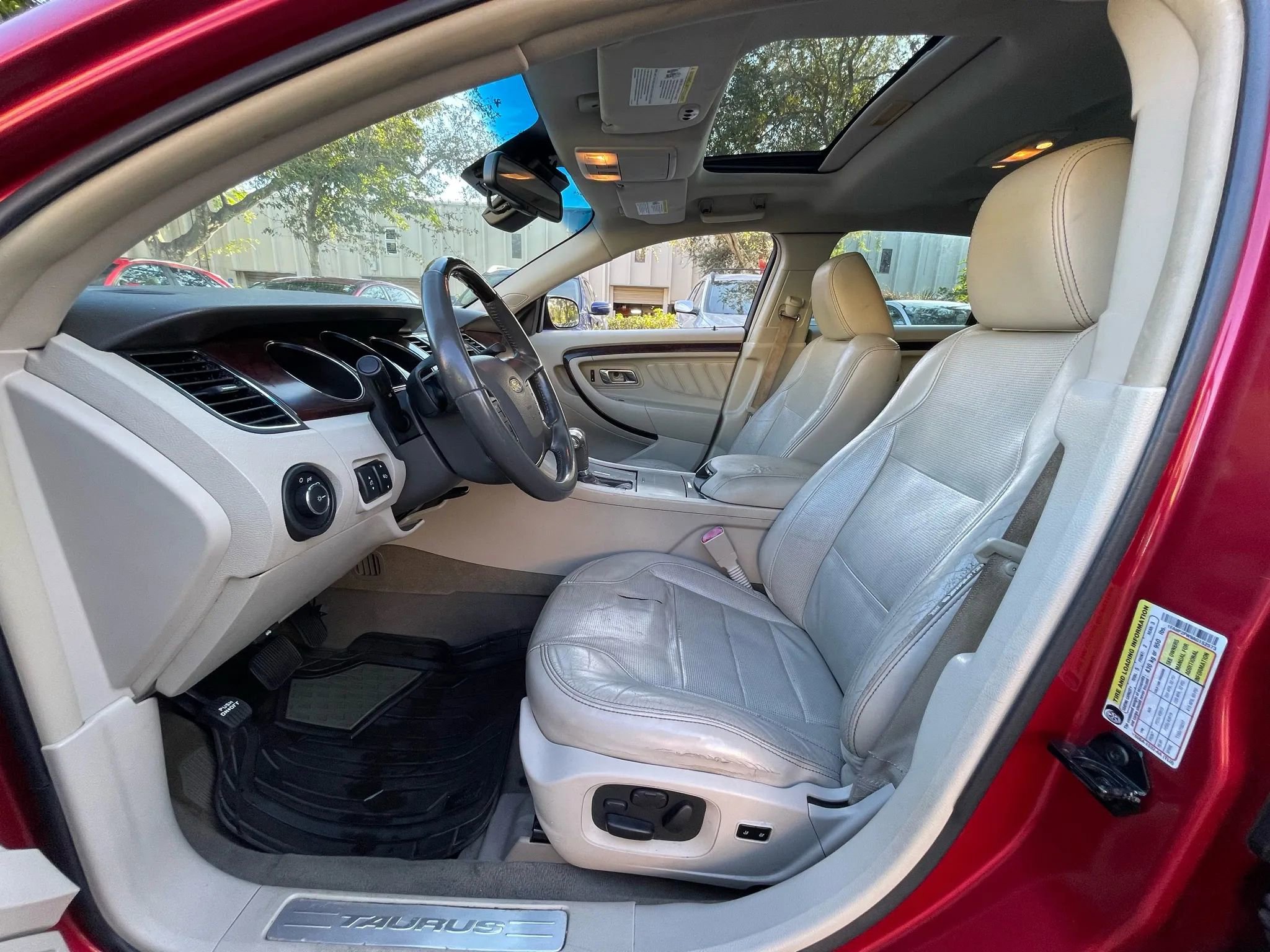 Used 2010 Ford Taurus Limited image 22