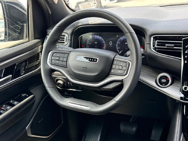 Used 2024 Jeep Wagoneer Series III AWD/4WD image 17