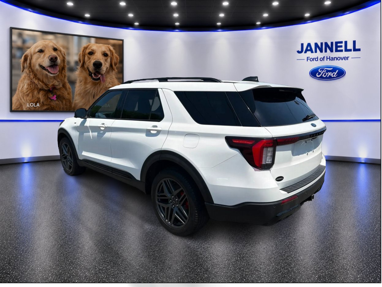 Used 2025 Ford Explorer ST-Line w/ ST-Line Street Pack AWD/4WD image 8