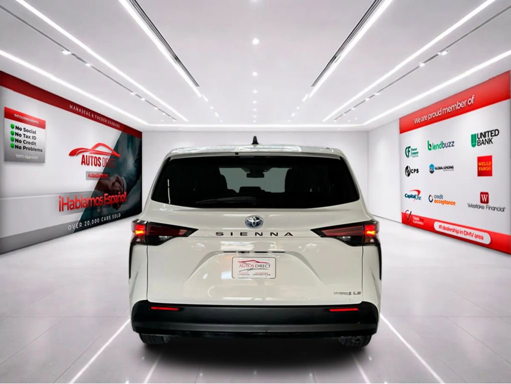 Used 2021 Toyota Sienna LE image 5