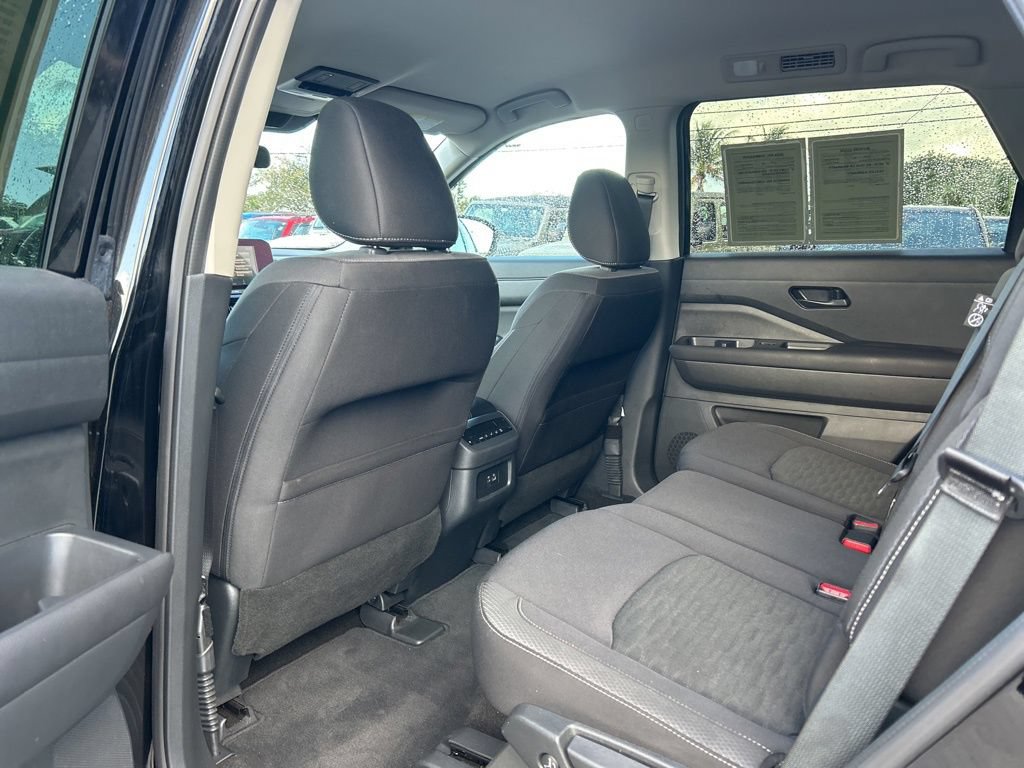 Used 2025 Nissan Pathfinder SV FWD image 34