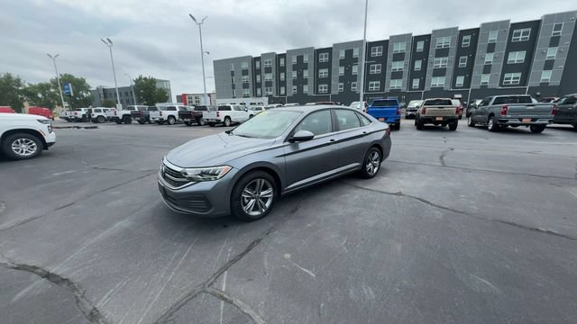 Used 2024 Volkswagen Jetta SE FWD image 4