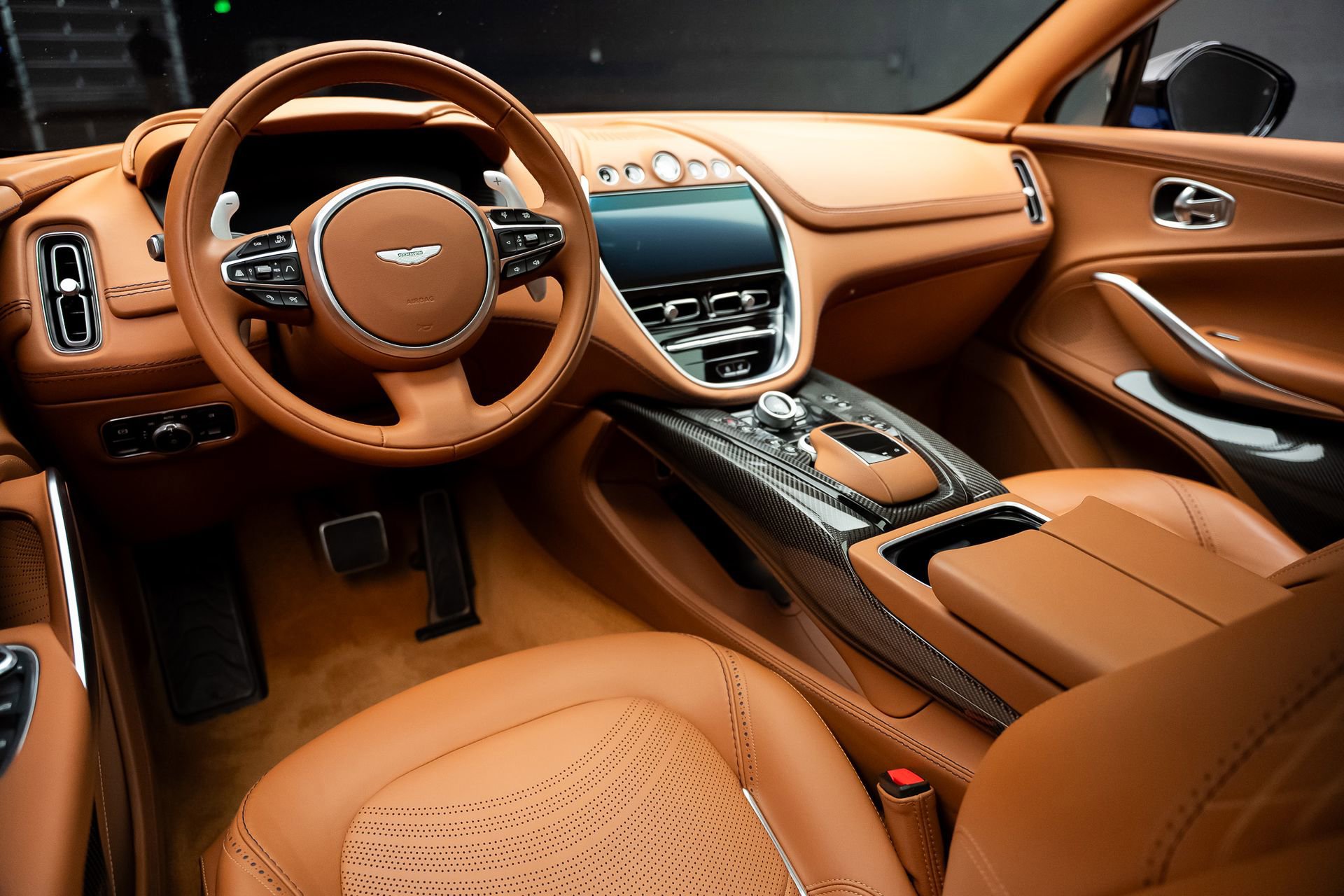 Used 2023 Aston Martin DBX 707 AWD/4WD image 2