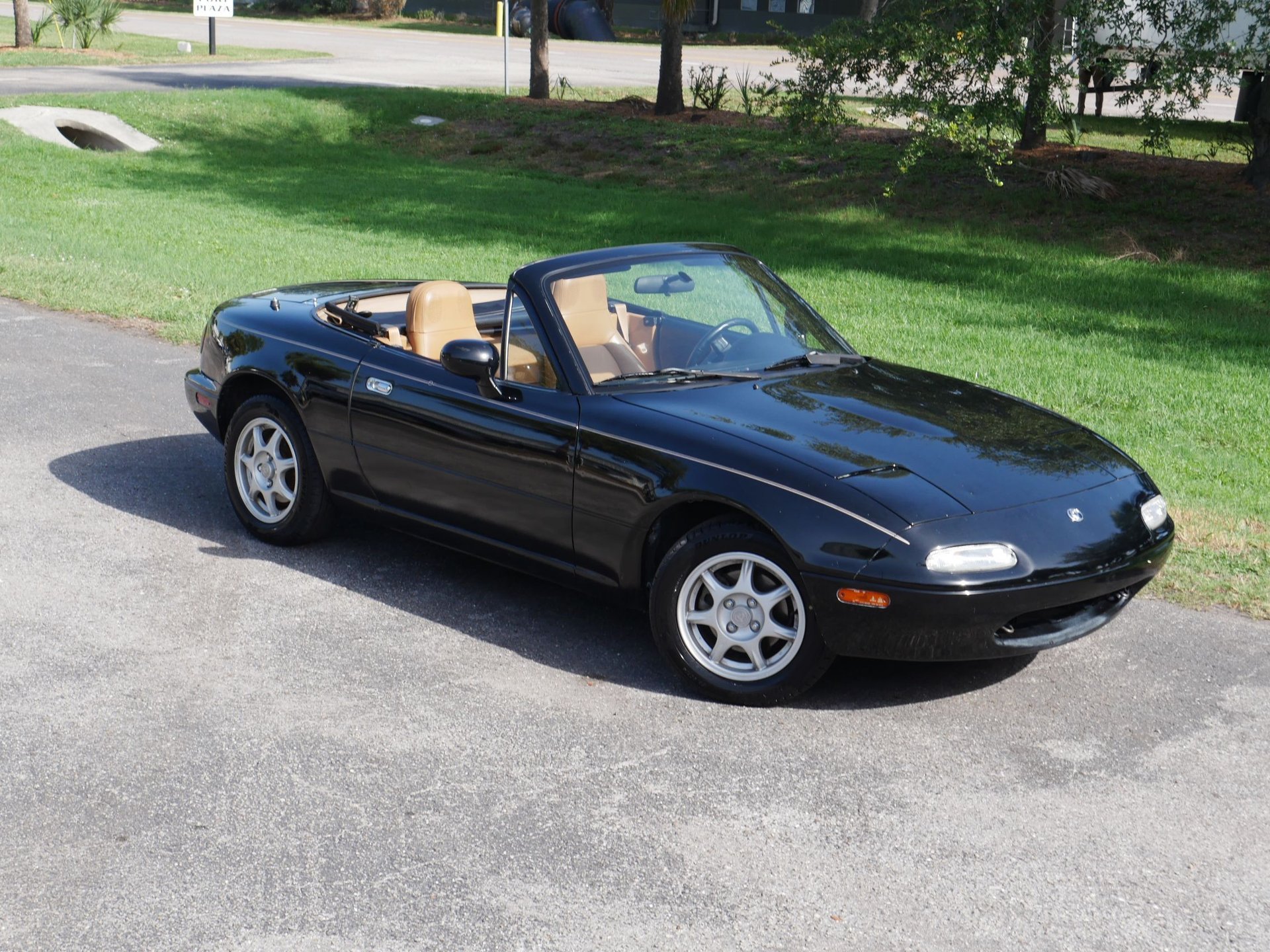 Used 1997 MAZDA MX-5 Miata RWD image 32