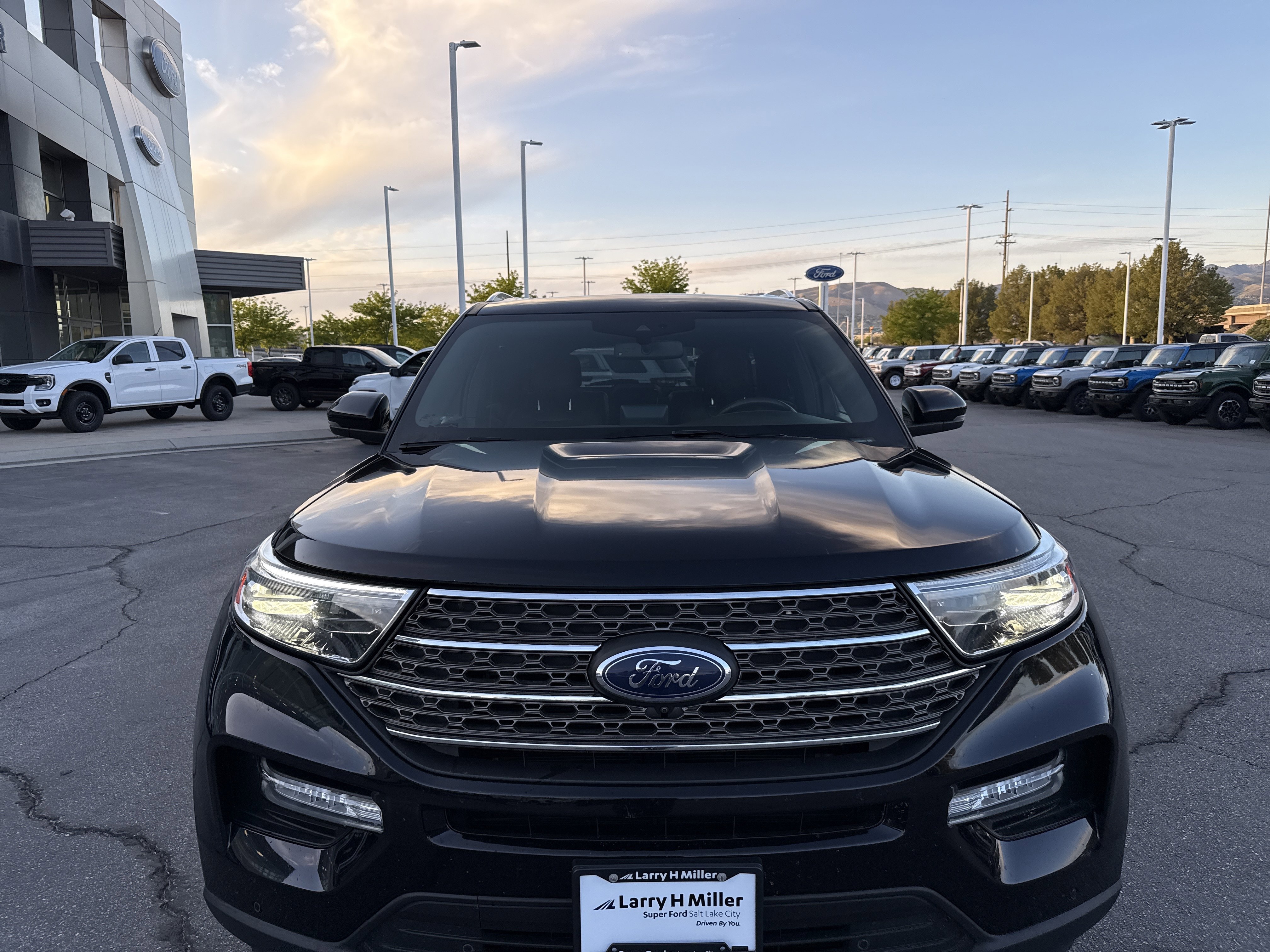 Used 2022 Ford Explorer King Ranch w/ Technology Package image 3