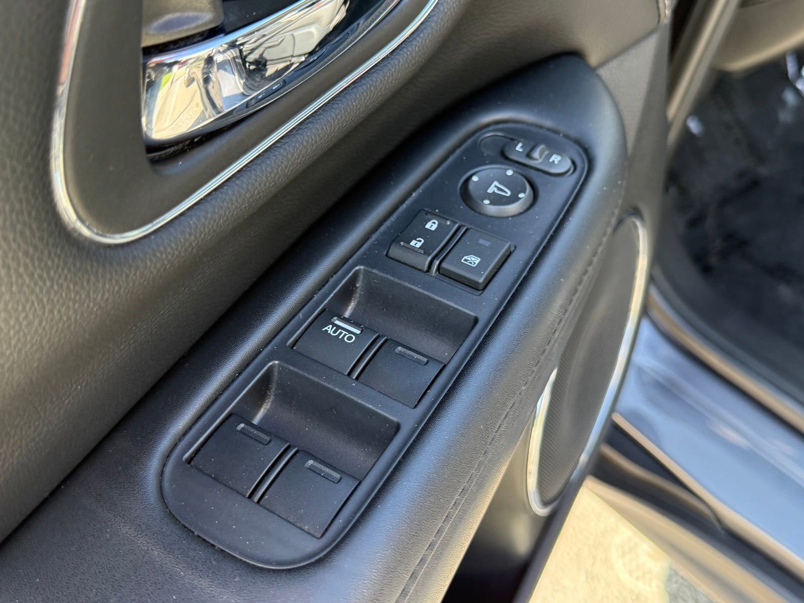 Used 2016 Honda HR-V EX-L image 24