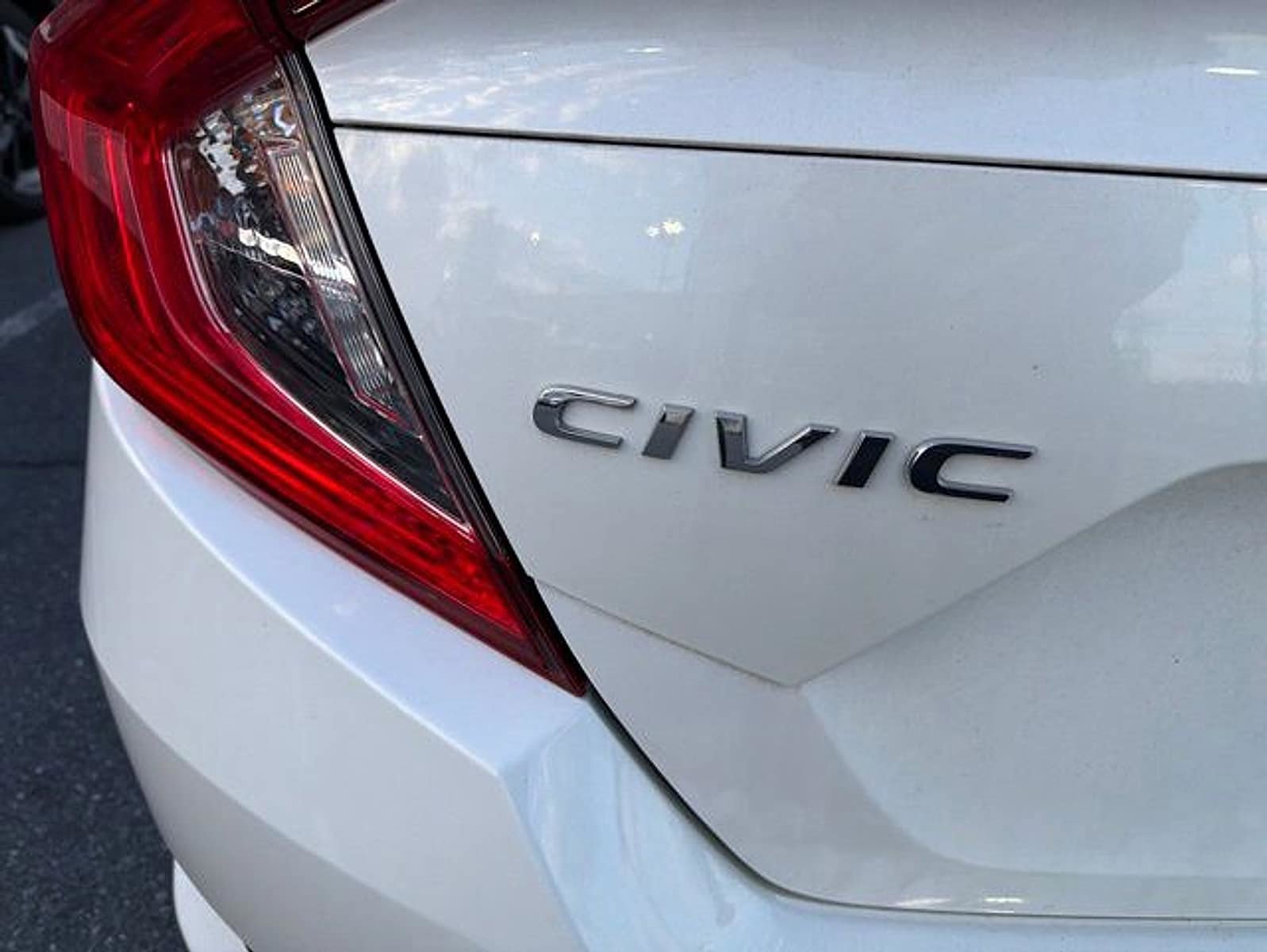 Used 2018 Honda Civic EX image 3