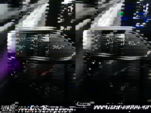 Certified 2025 Chevrolet Equinox EV RS image 26