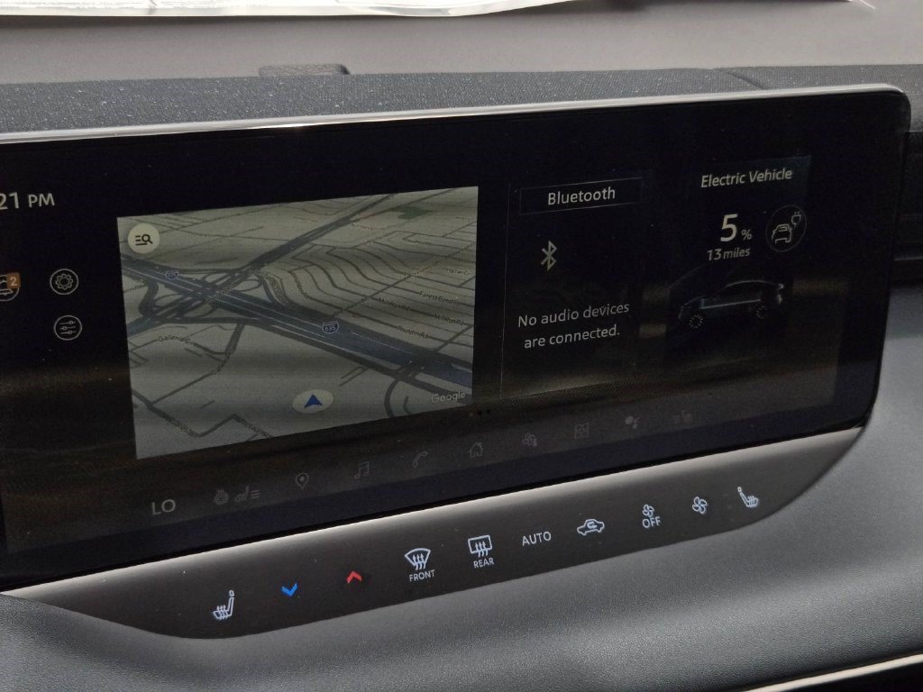 New 2026 Nissan Leaf Platinum+ w/ Cargo Package (Platinum+) FWD image 23