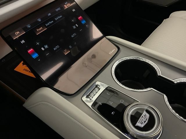 New 2026 Cadillac Vistiq Sport w/ LPO, Floor Liner Package image 19