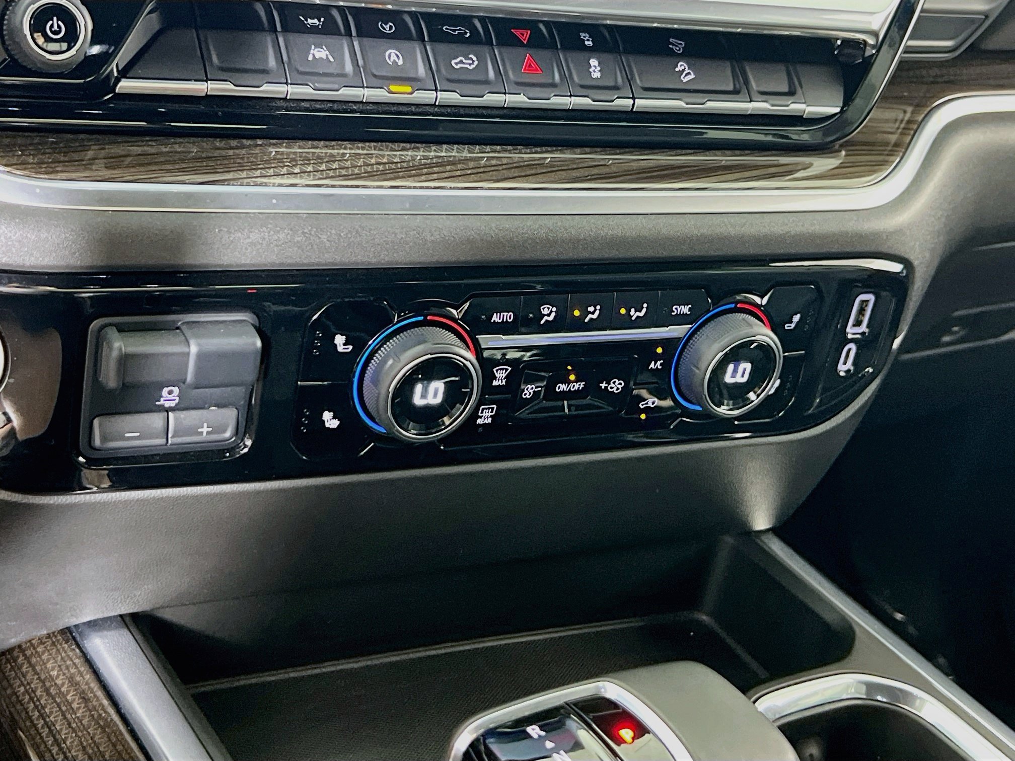 Used 2022 Chevrolet Silverado 1500 LT Trail Boss w/ Convenience Package II AWD/4WD image 16