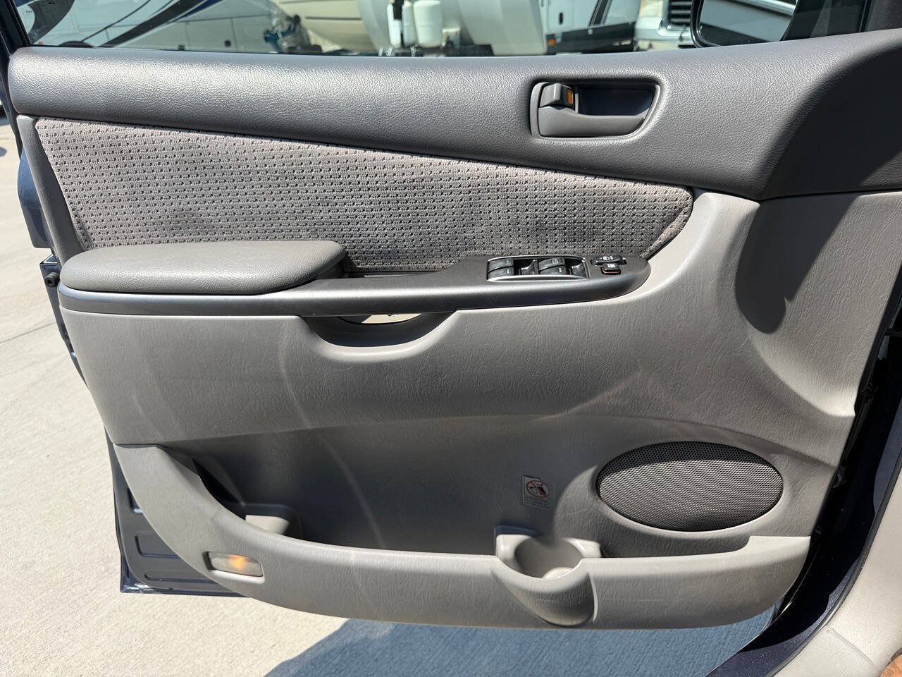 Used 2008 Toyota Sienna LE FWD image 29