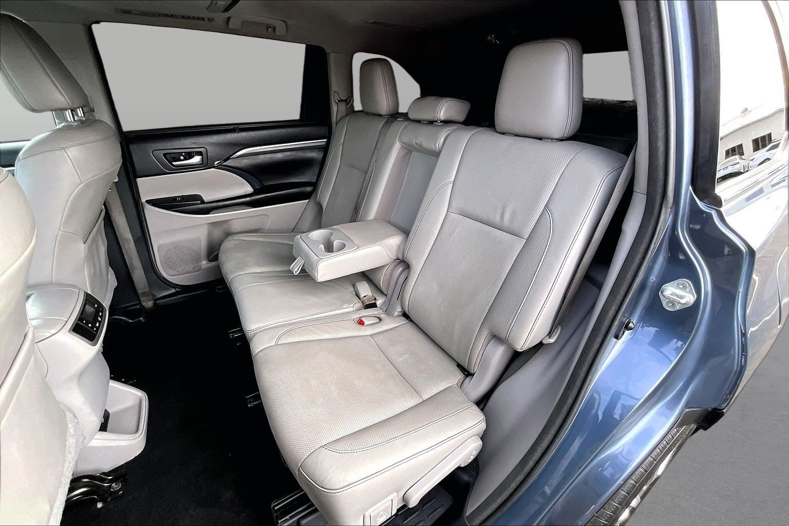 Used 2017 Toyota Highlander Limited w/ Carpet Mat Package FWD image 27